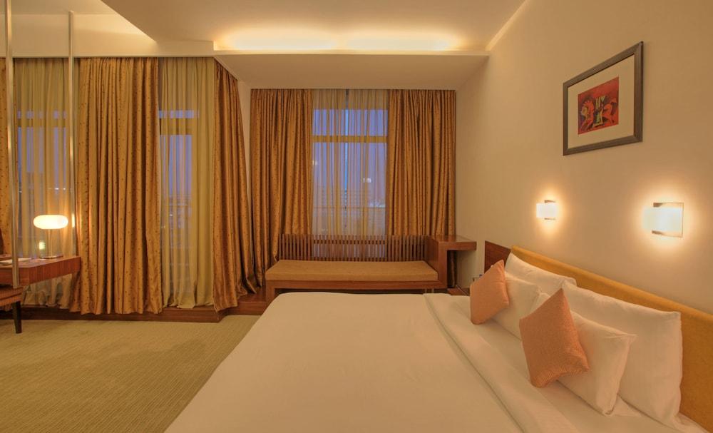 โรงแรมพาร์ค เอสติค ปูเน่ ภายนอก รูปภาพ