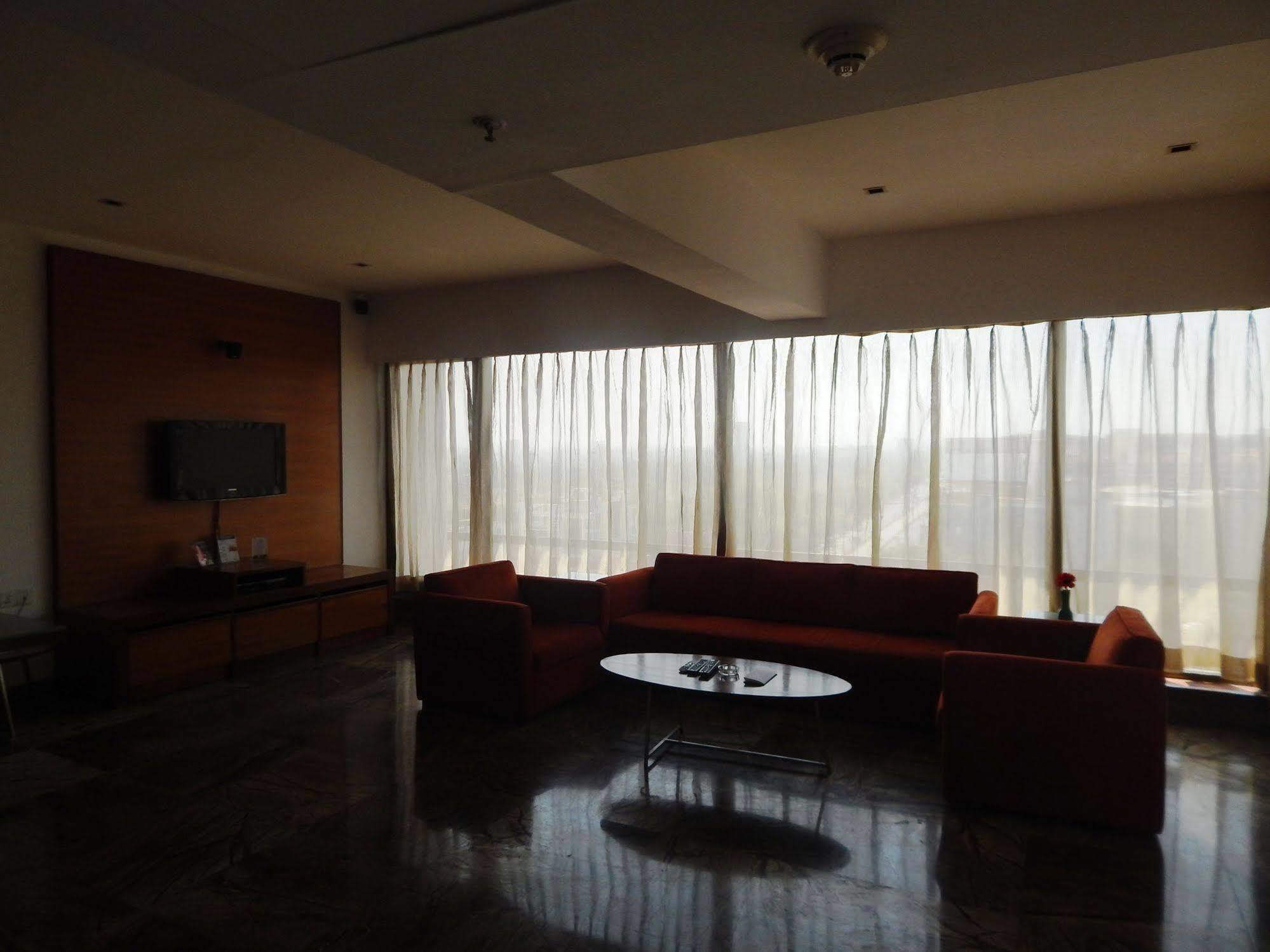 โรงแรมพาร์ค เอสติค ปูเน่ ภายนอก รูปภาพ